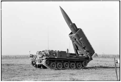 Système d'armes « Pluton » (1978). Retrait anticipé des missiles Pluton dès 1991. © ECPAD / France / 1978 / Pellegrino, Roland